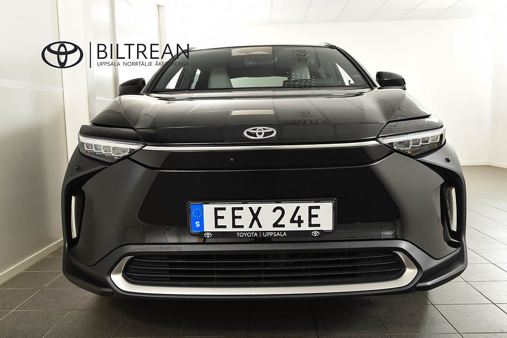 Vehicle Image 4