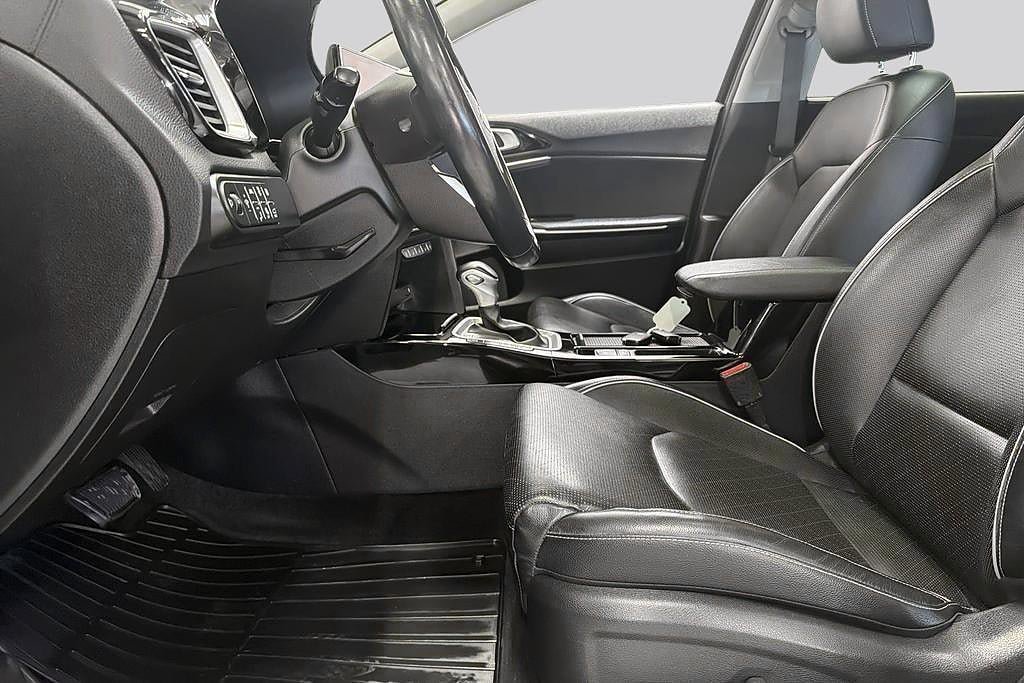 Vehicle Image 8