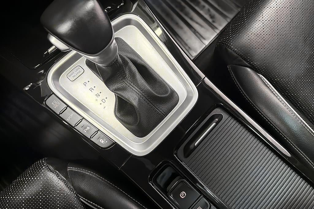 Vehicle Image 12