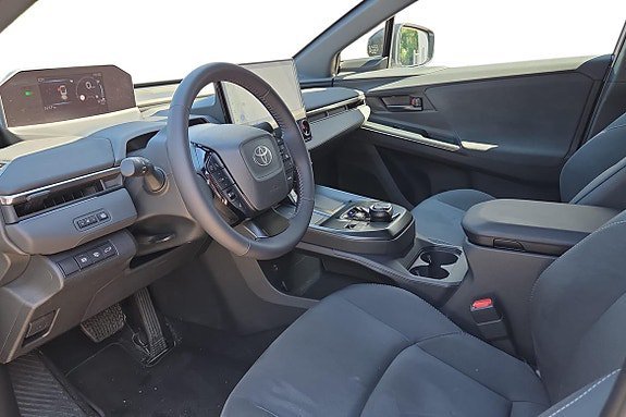 Vehicle Image 12