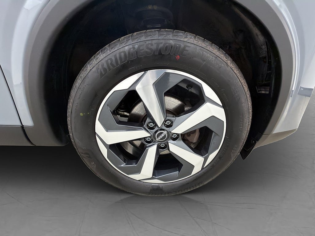 Vehicle Image 32