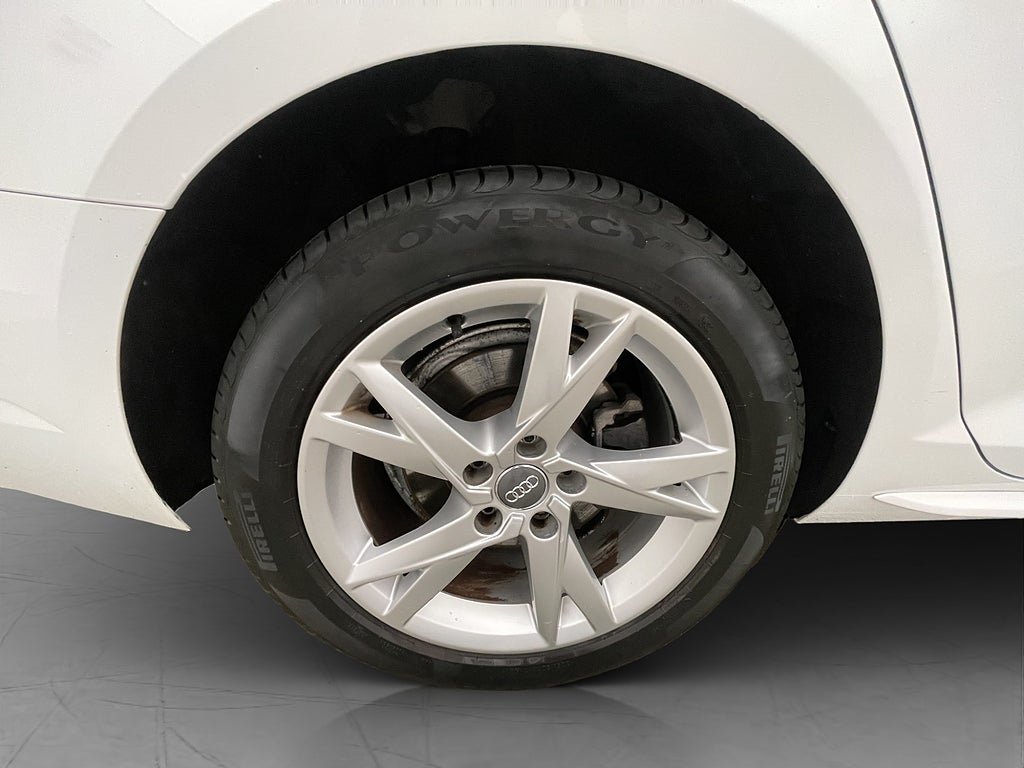 Vehicle Image 30