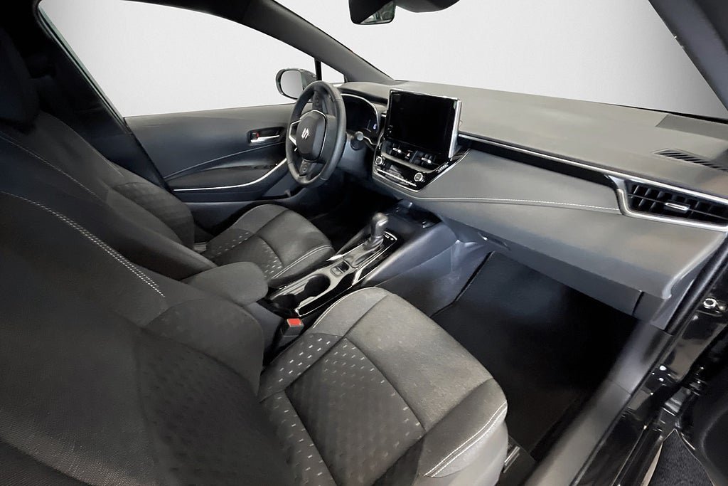 Vehicle Image 8