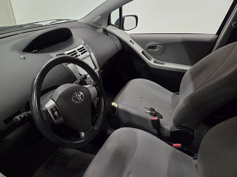 Vehicle Image 10