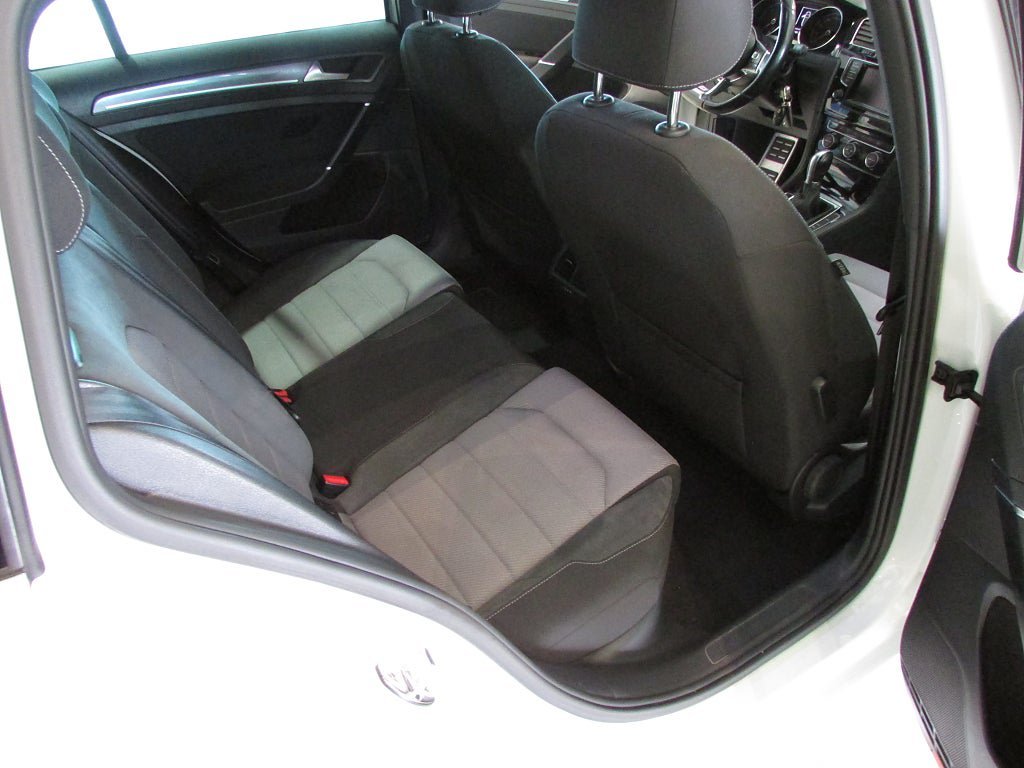 Vehicle Image 12