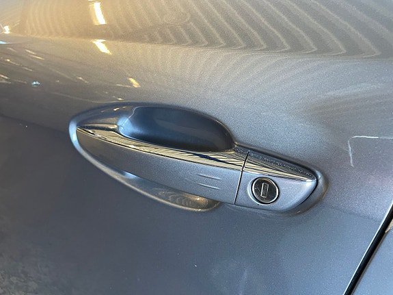 Vehicle Image 24