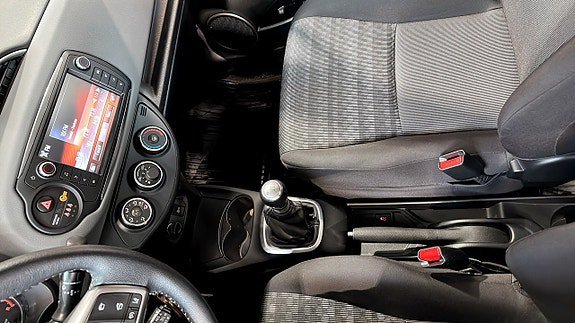 Vehicle Image 13