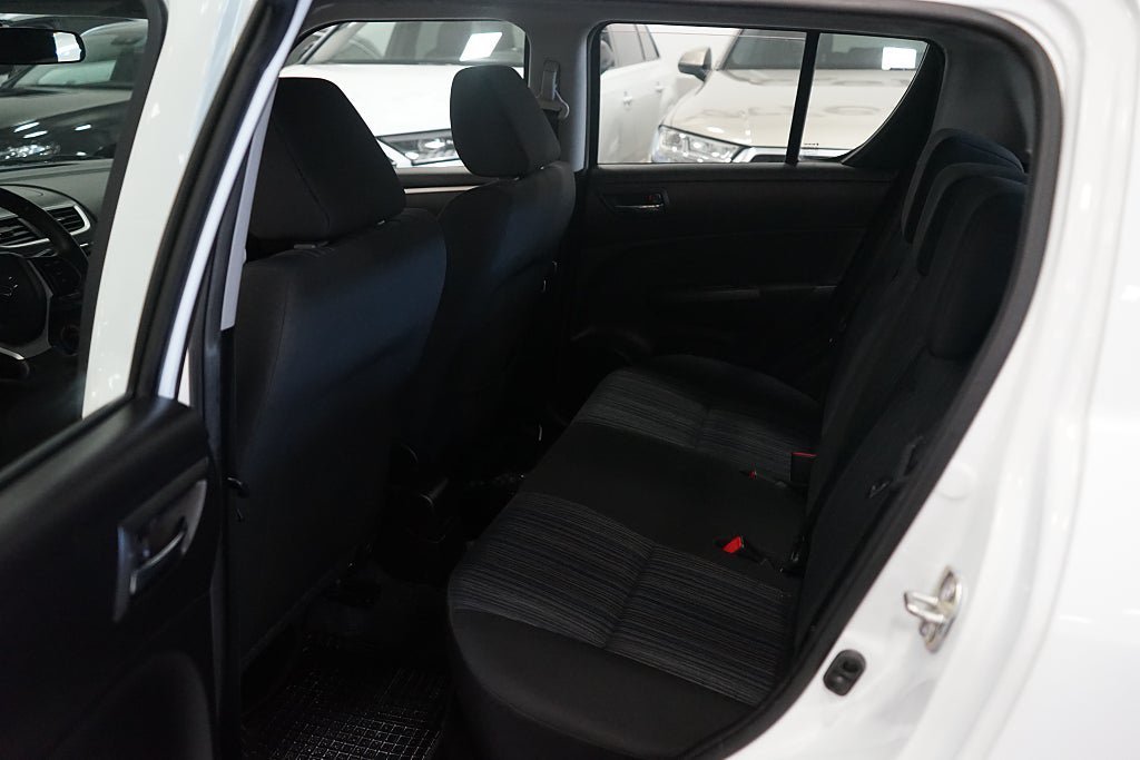 Vehicle Image 16