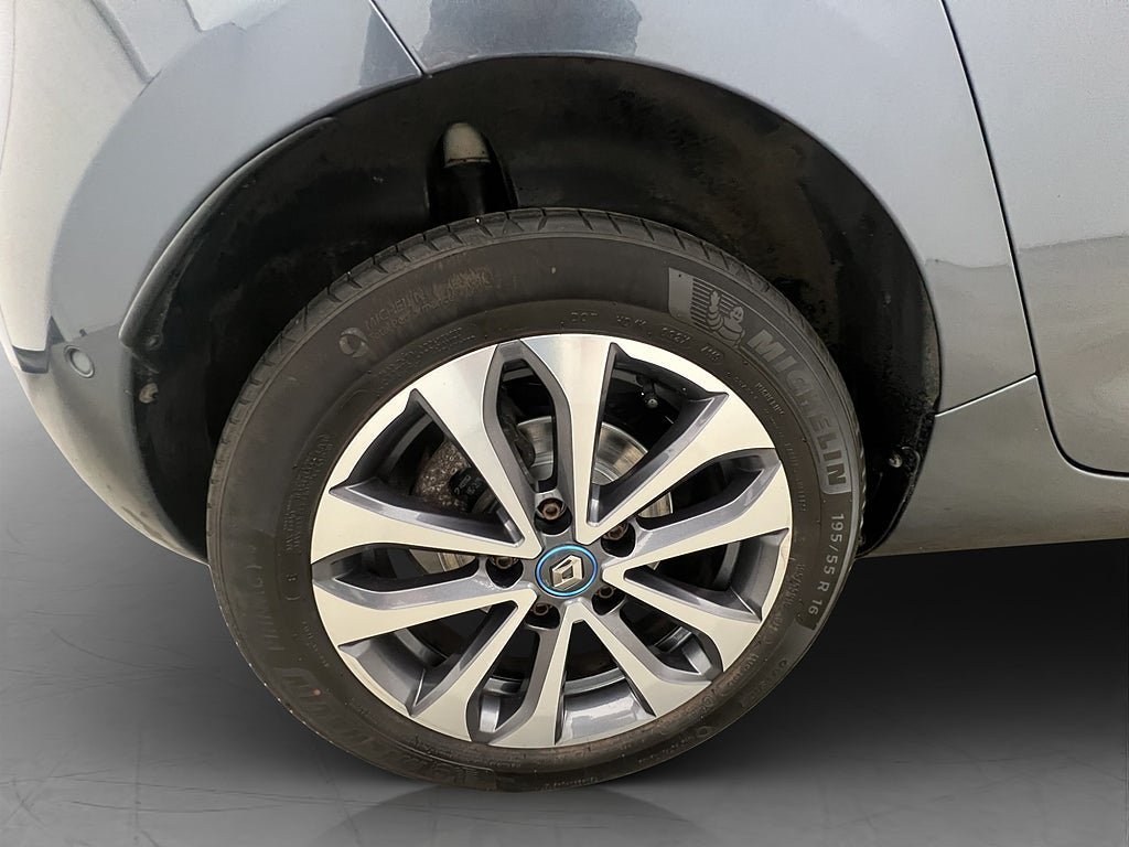 Vehicle Image 32