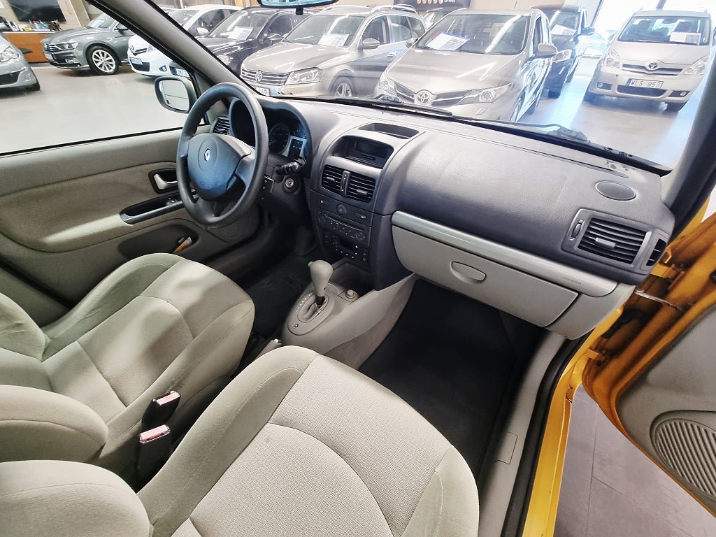 Vehicle Image 16