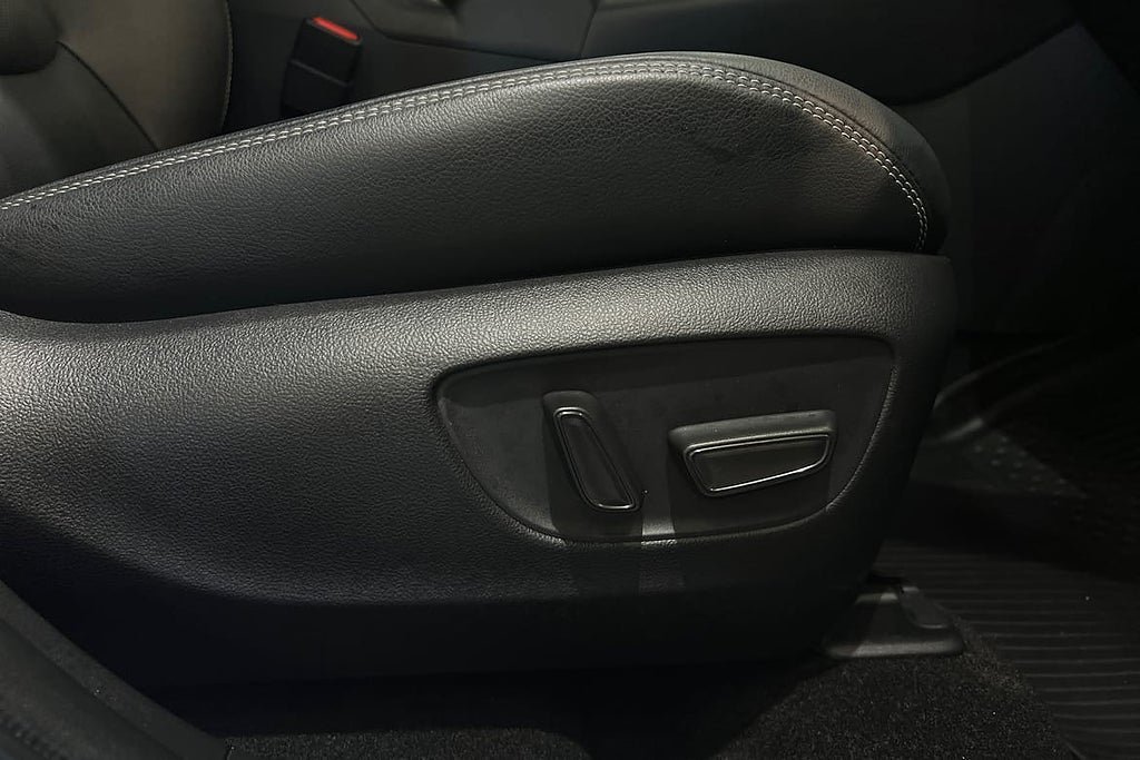 Vehicle Image 27