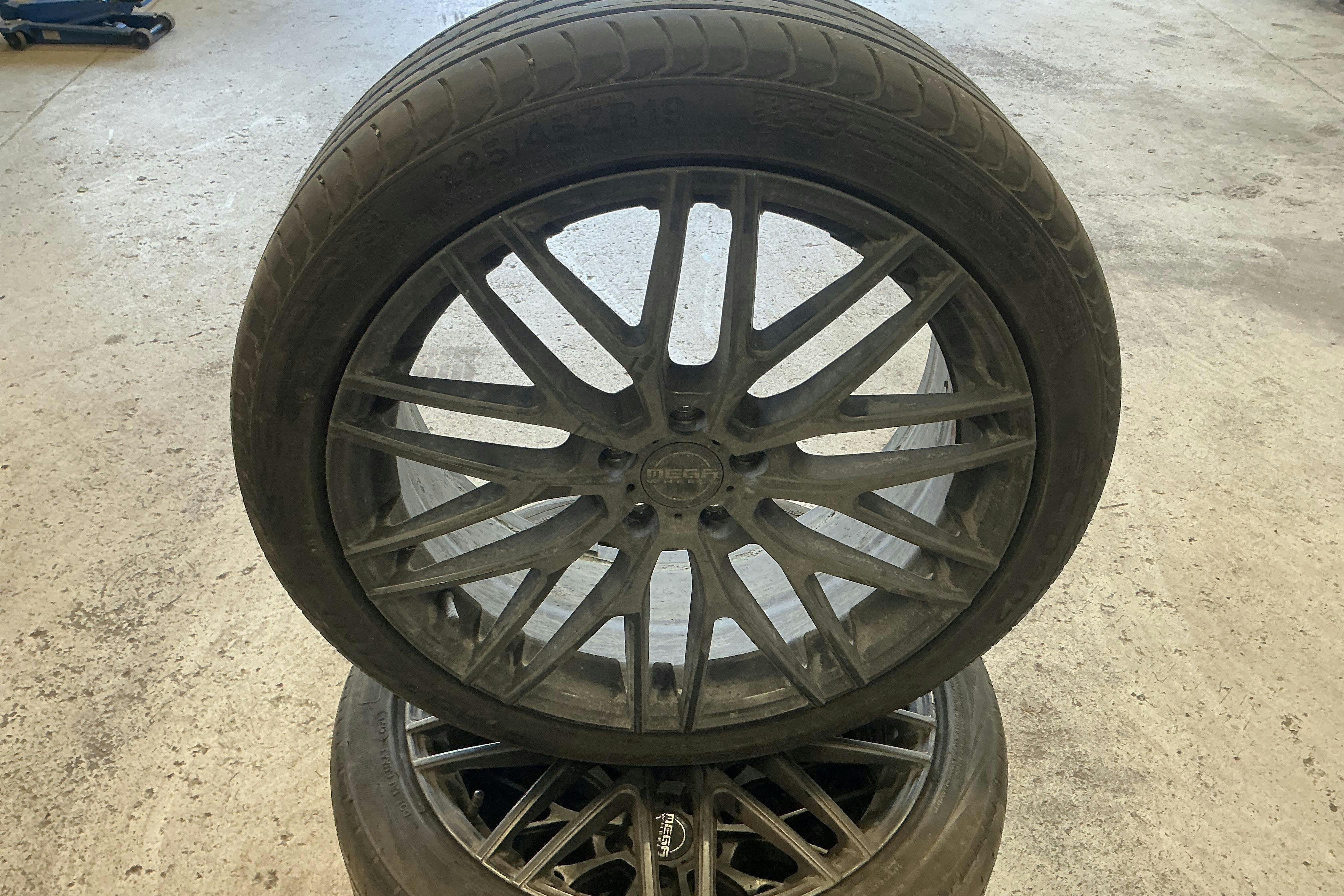 Vehicle Image 13