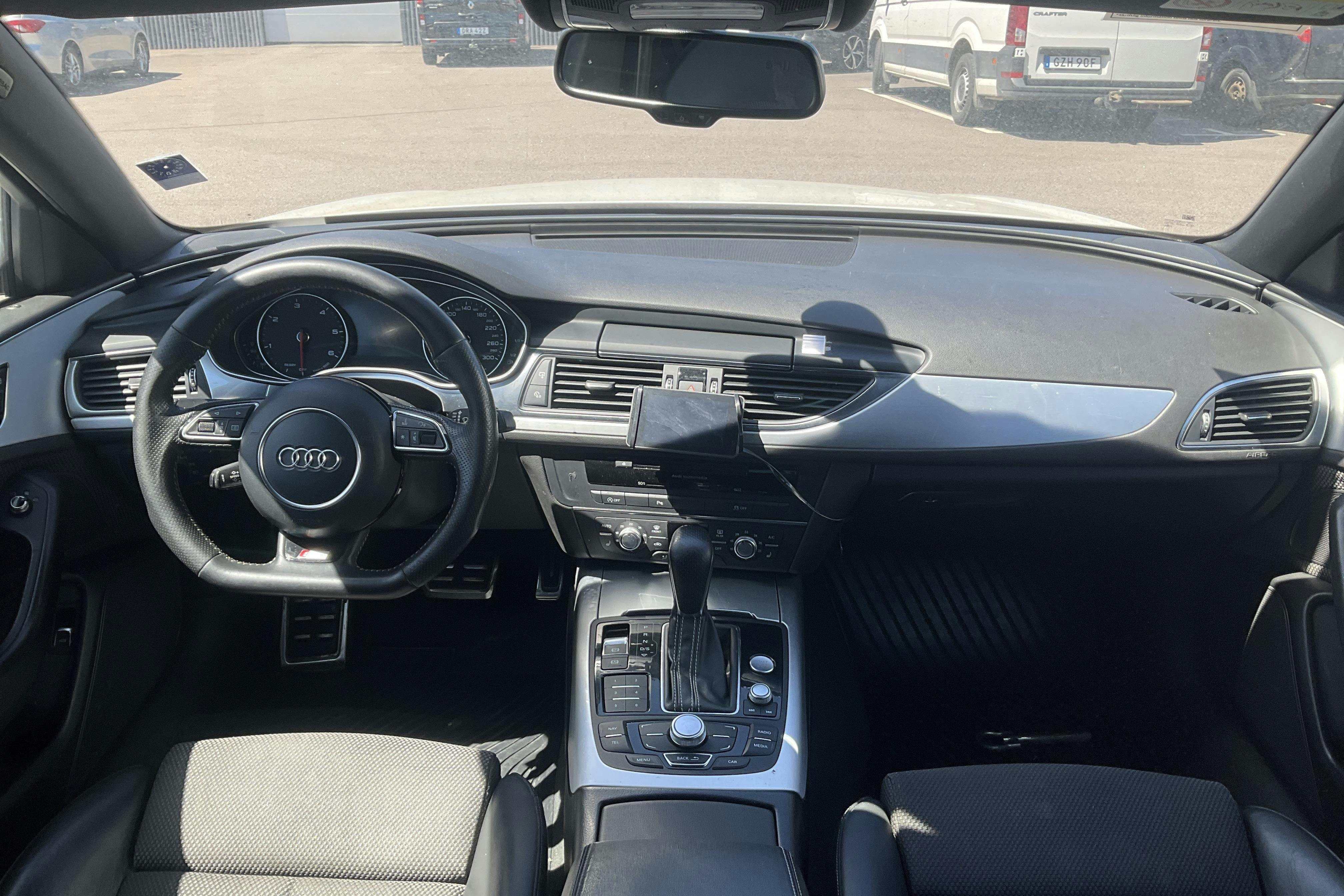 Vehicle Image 6