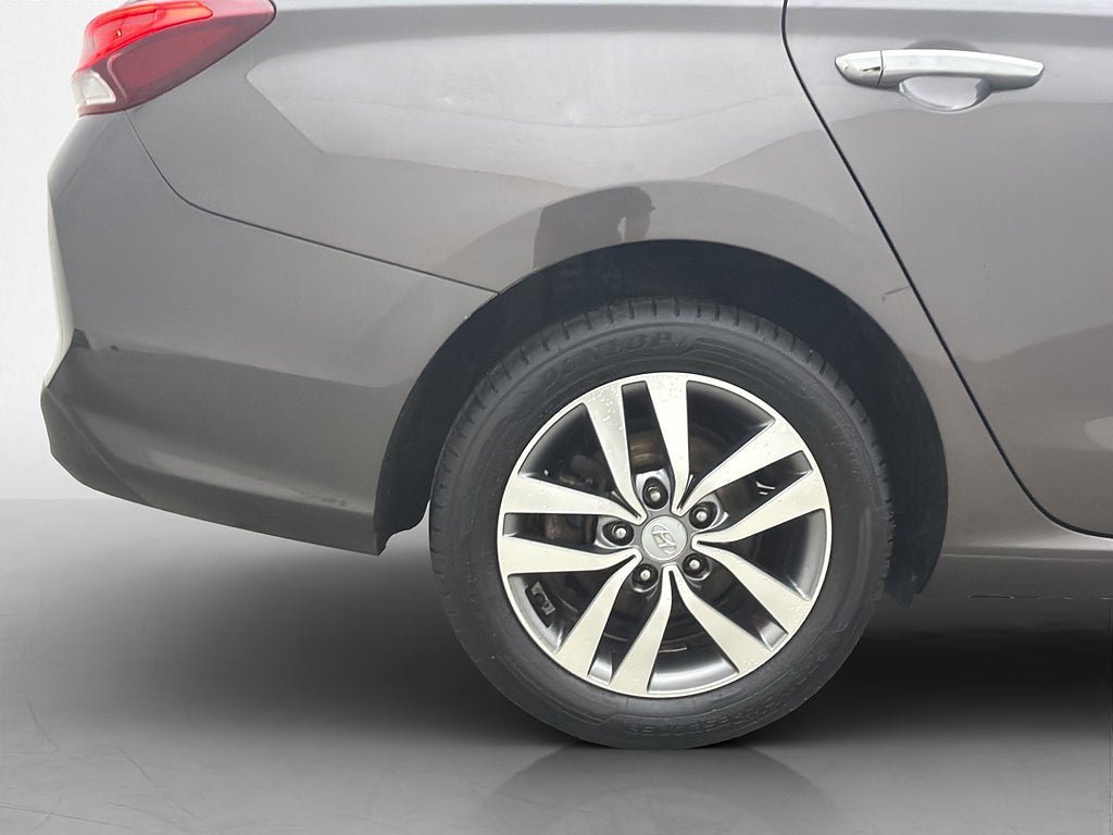 Vehicle Image 30