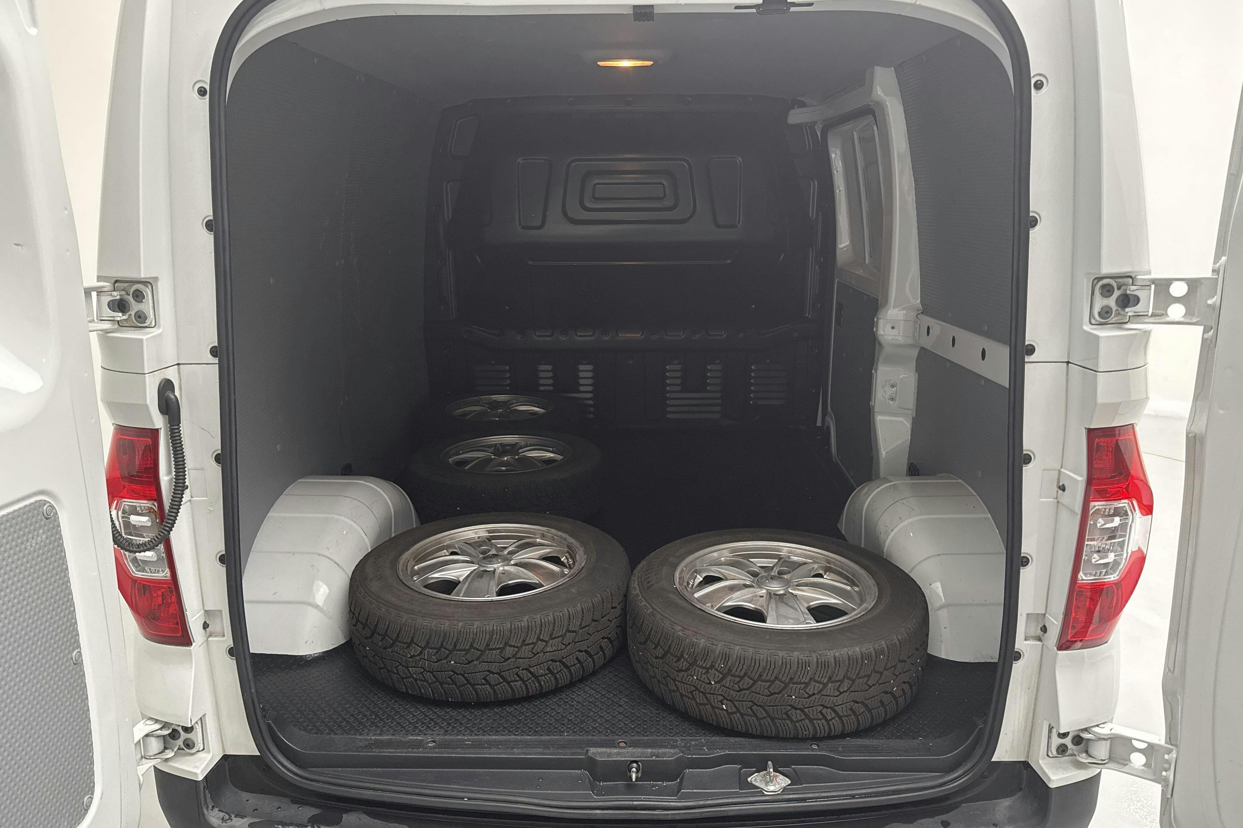Vehicle Image 9