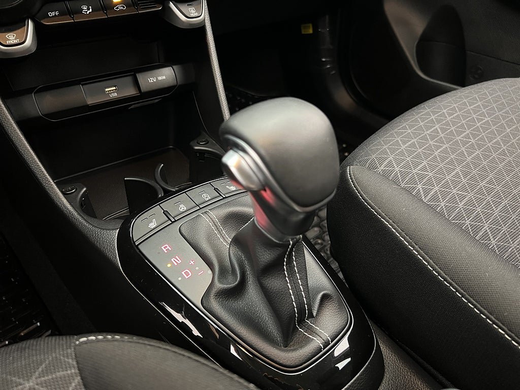 Vehicle Image 25
