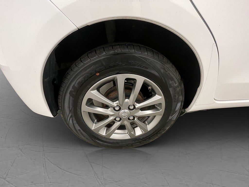 Vehicle Image 30
