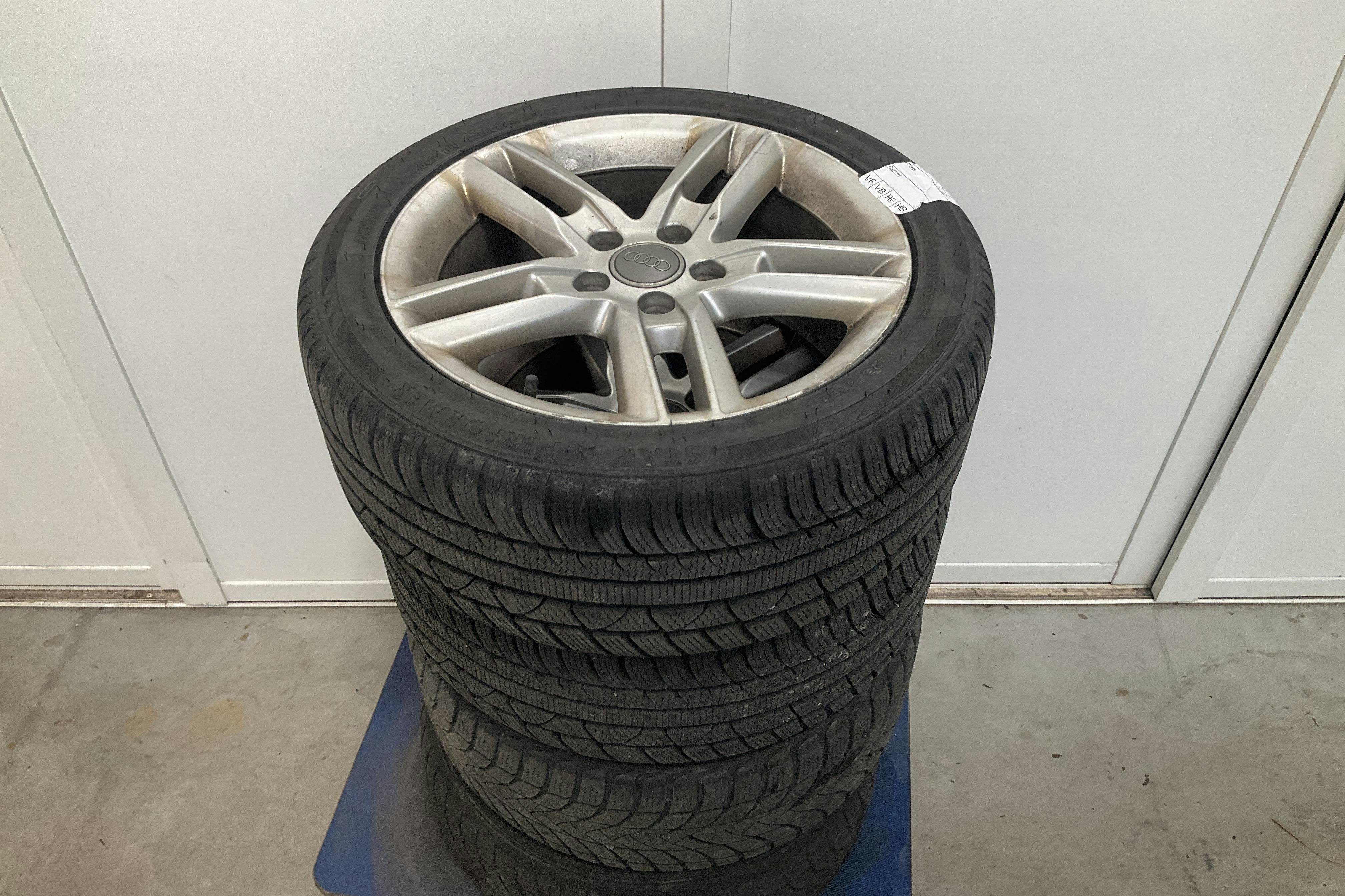 Vehicle Image 12