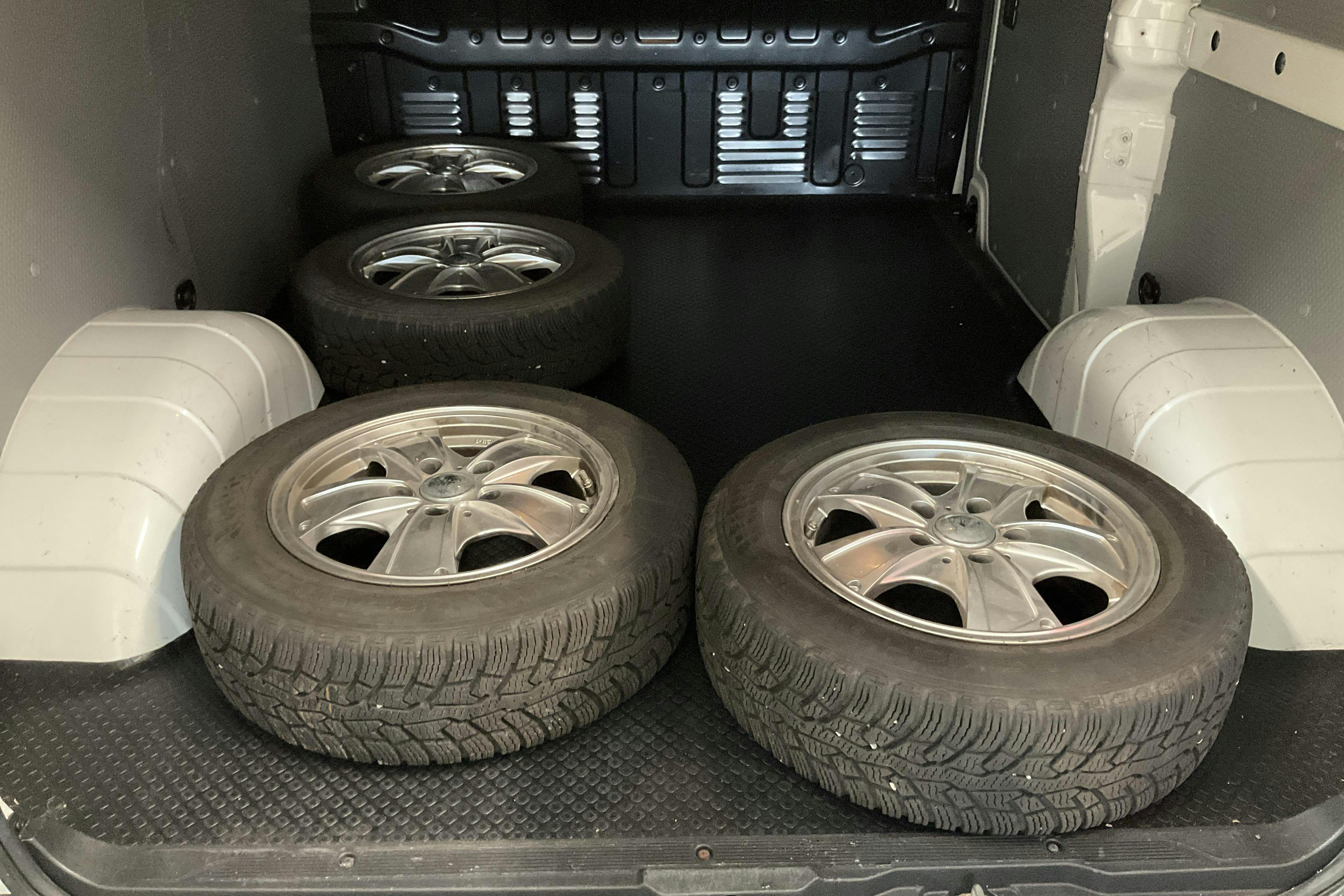 Vehicle Image 14