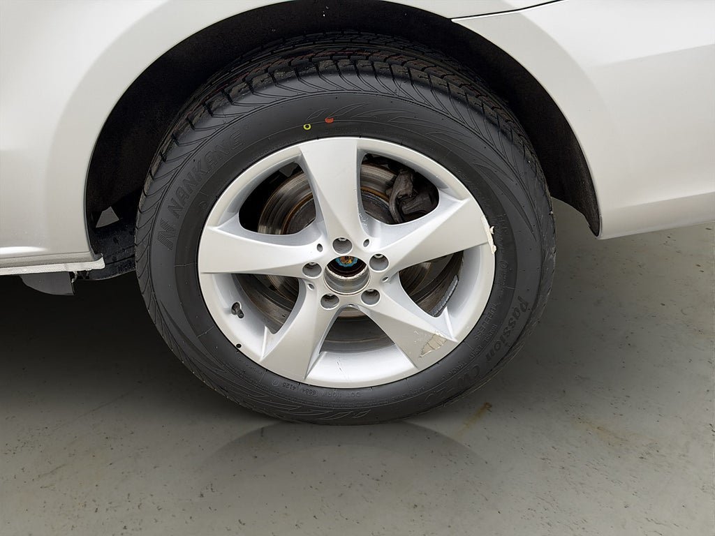 Vehicle Image 30