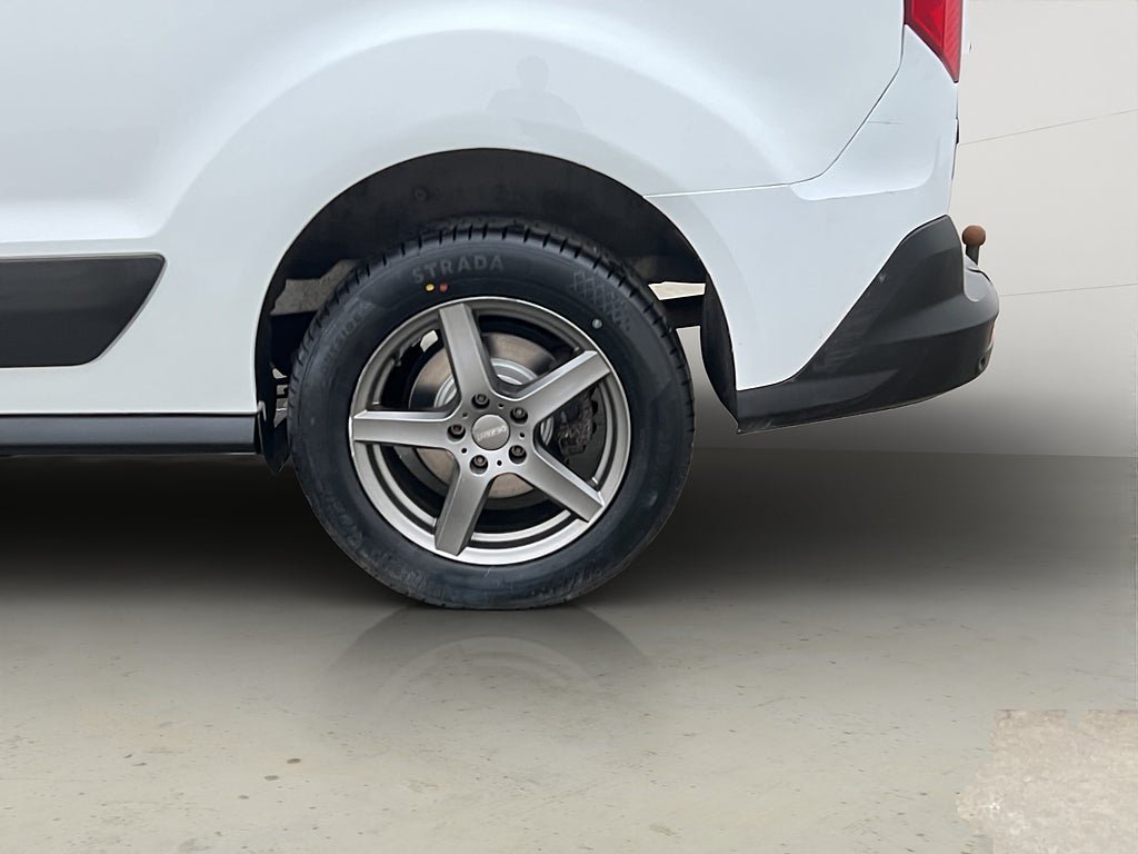 Vehicle Image 25