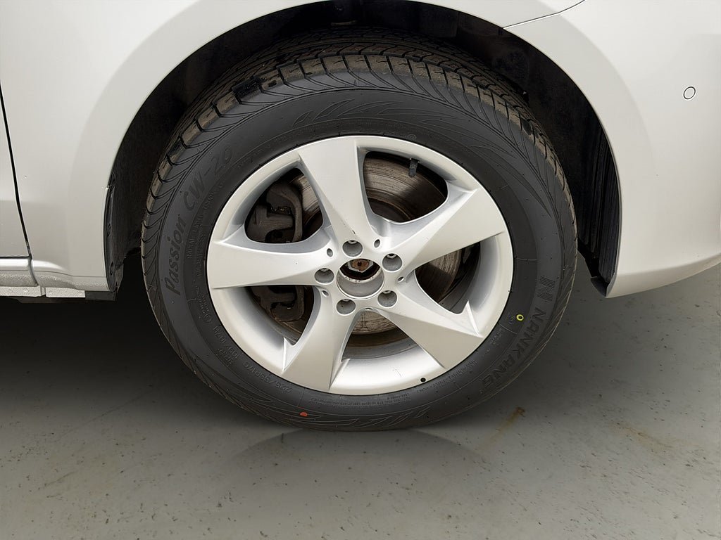 Vehicle Image 32