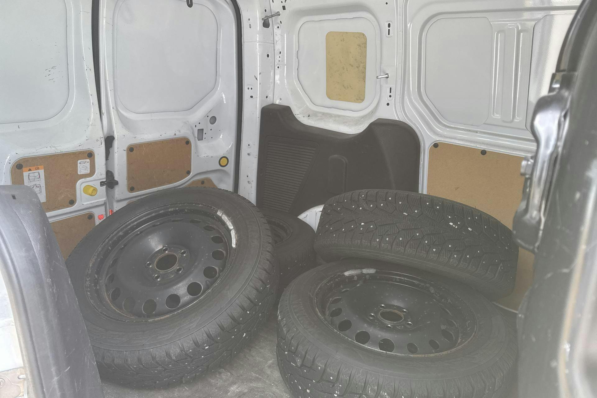 Vehicle Image 8