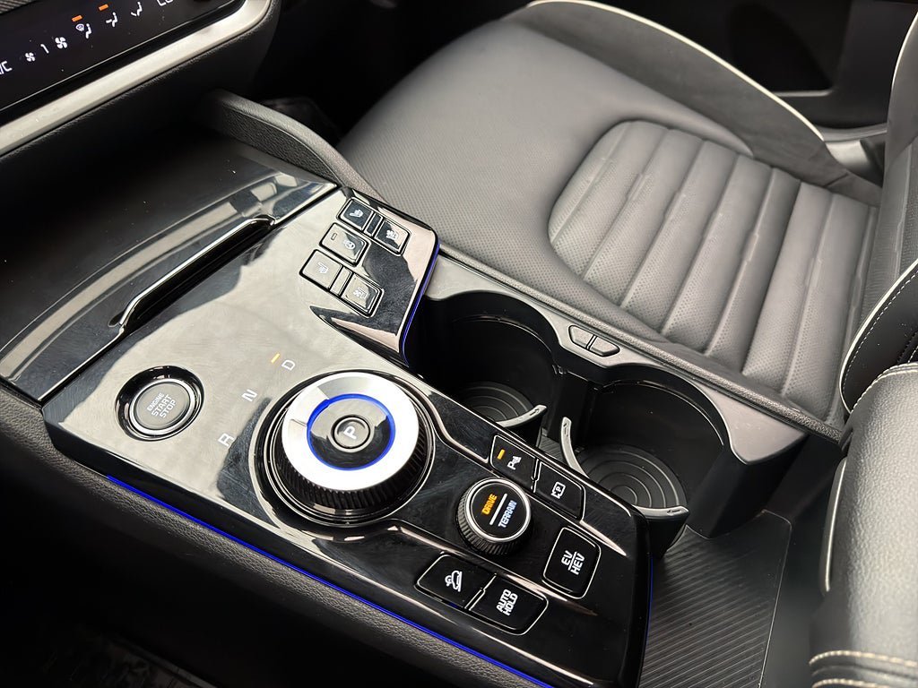 Vehicle Image 25