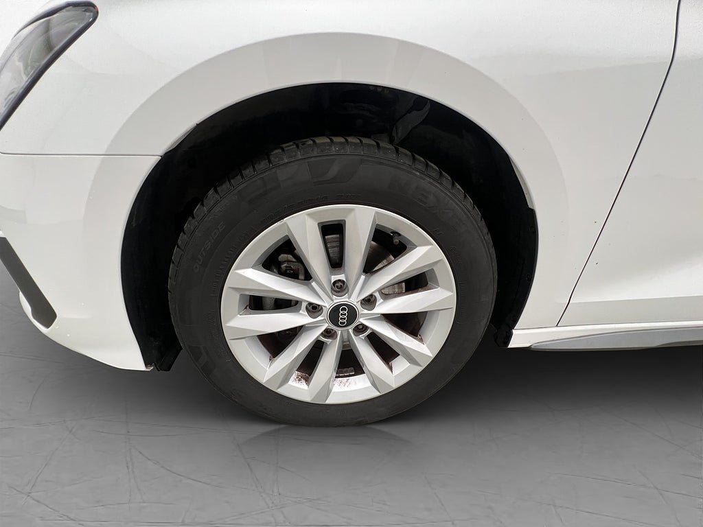 Vehicle Image 25