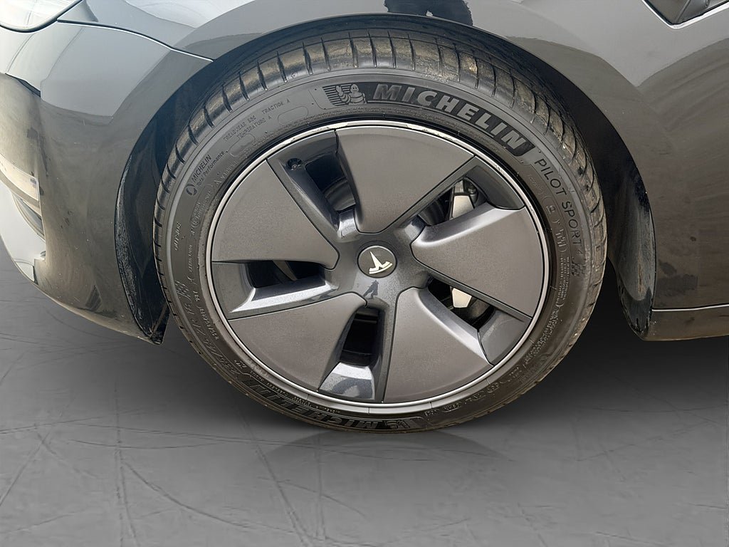 Vehicle Image 32