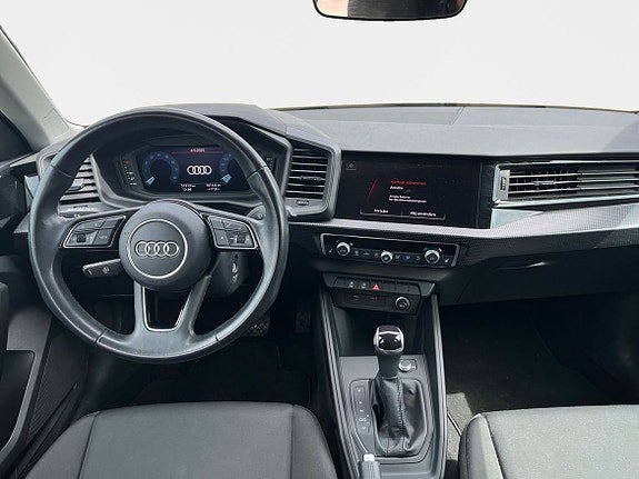Vehicle Image 9