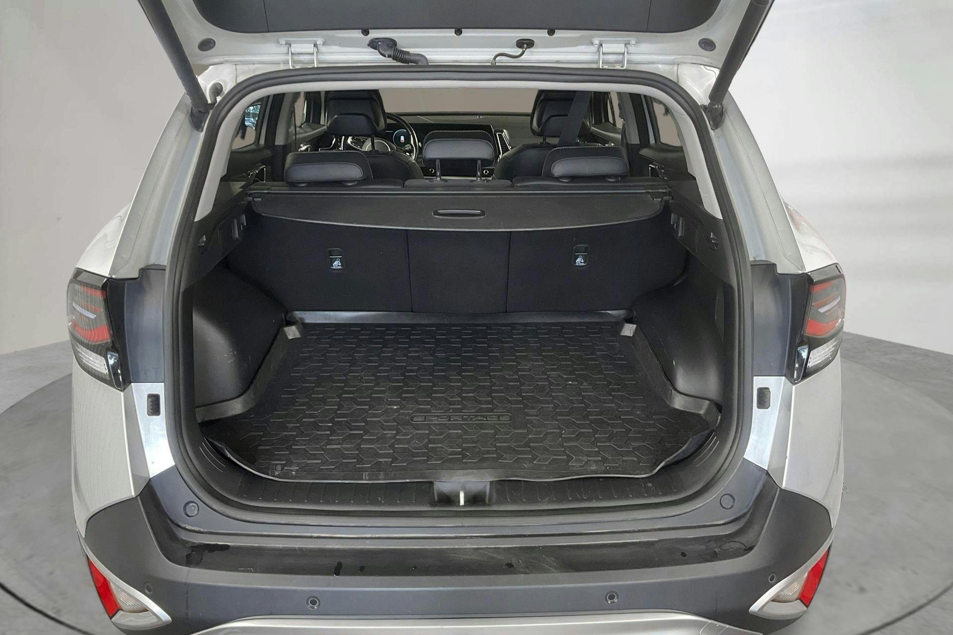 Vehicle Image 9