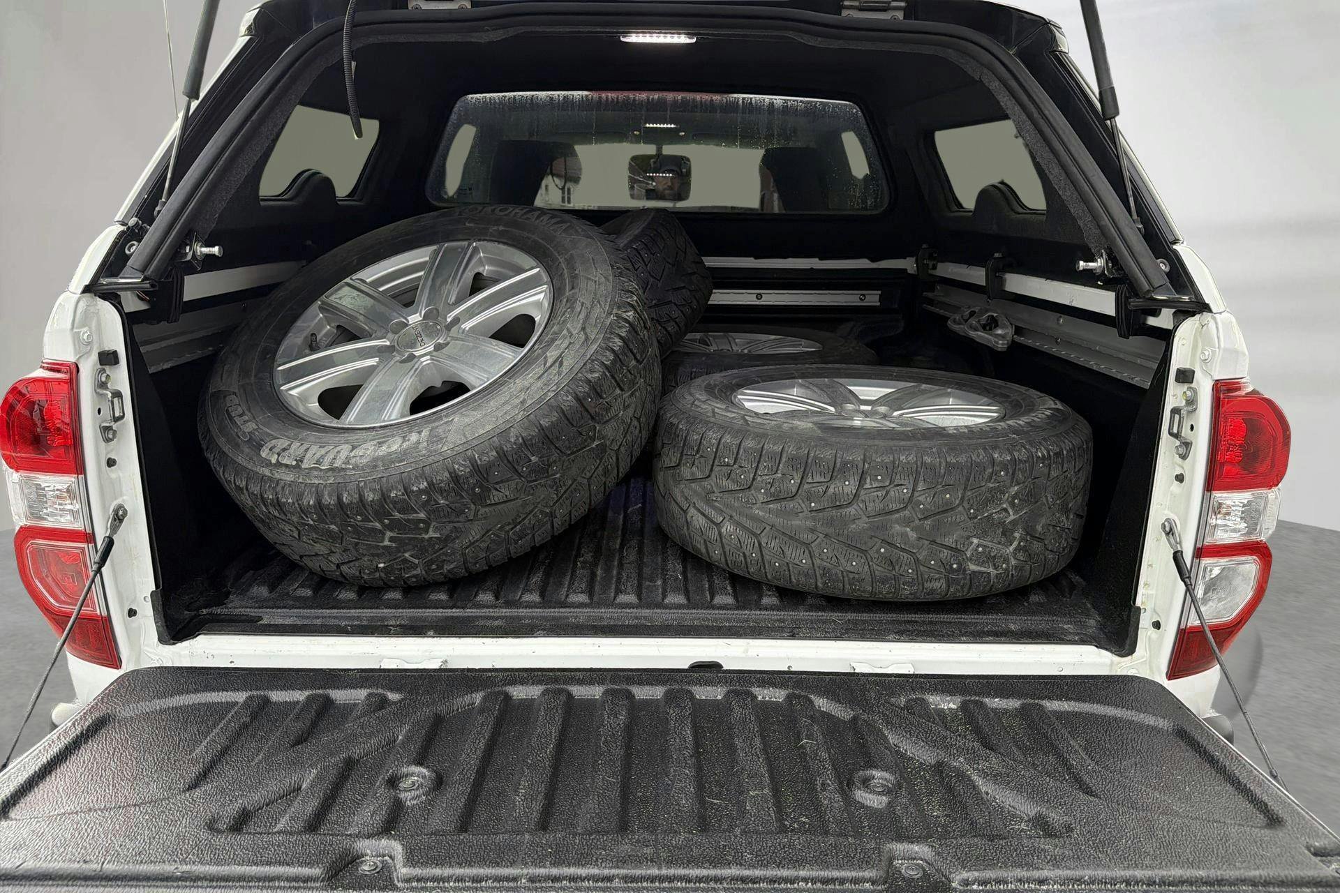 Vehicle Image 9