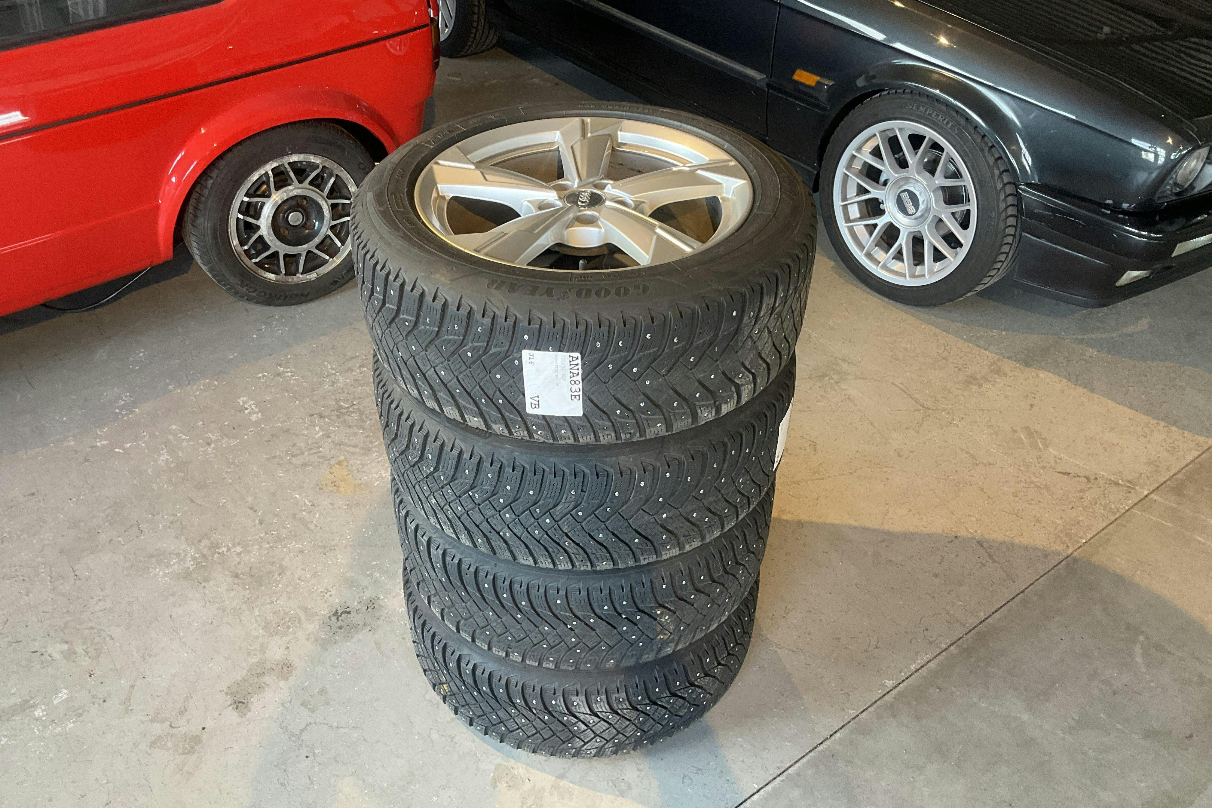 Vehicle Image 16