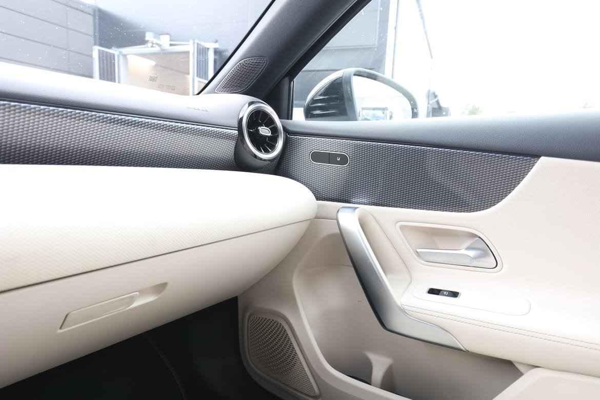 Vehicle Image 38