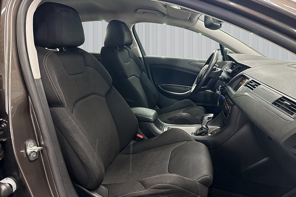 Vehicle Image 16