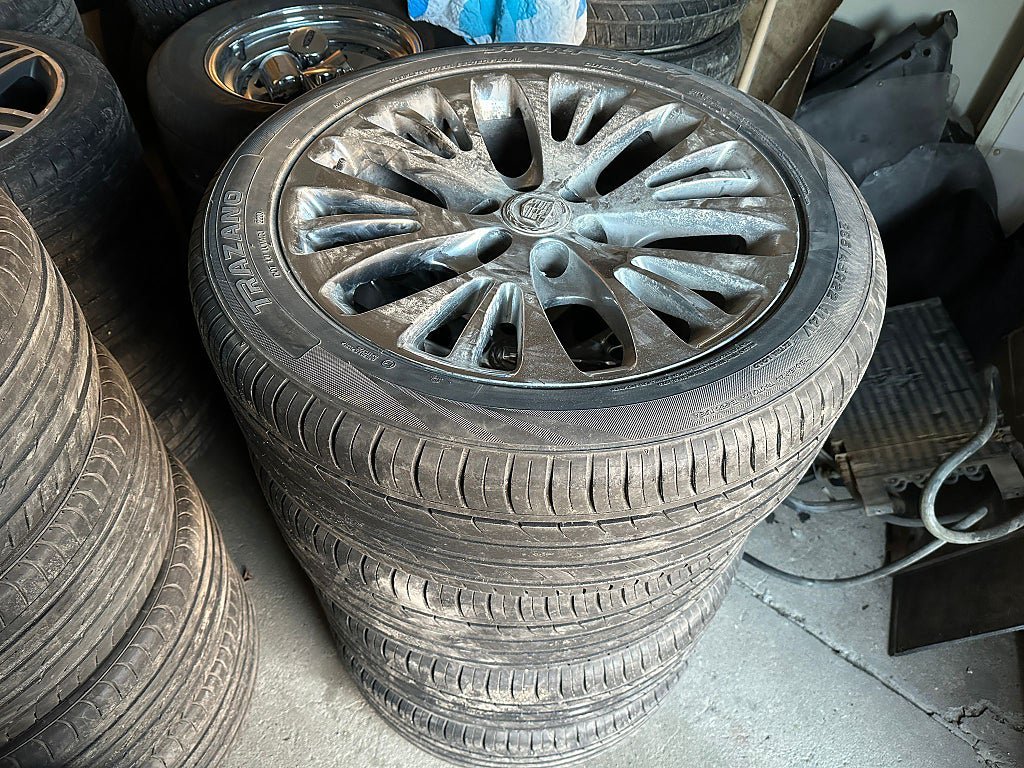 Vehicle Image 17