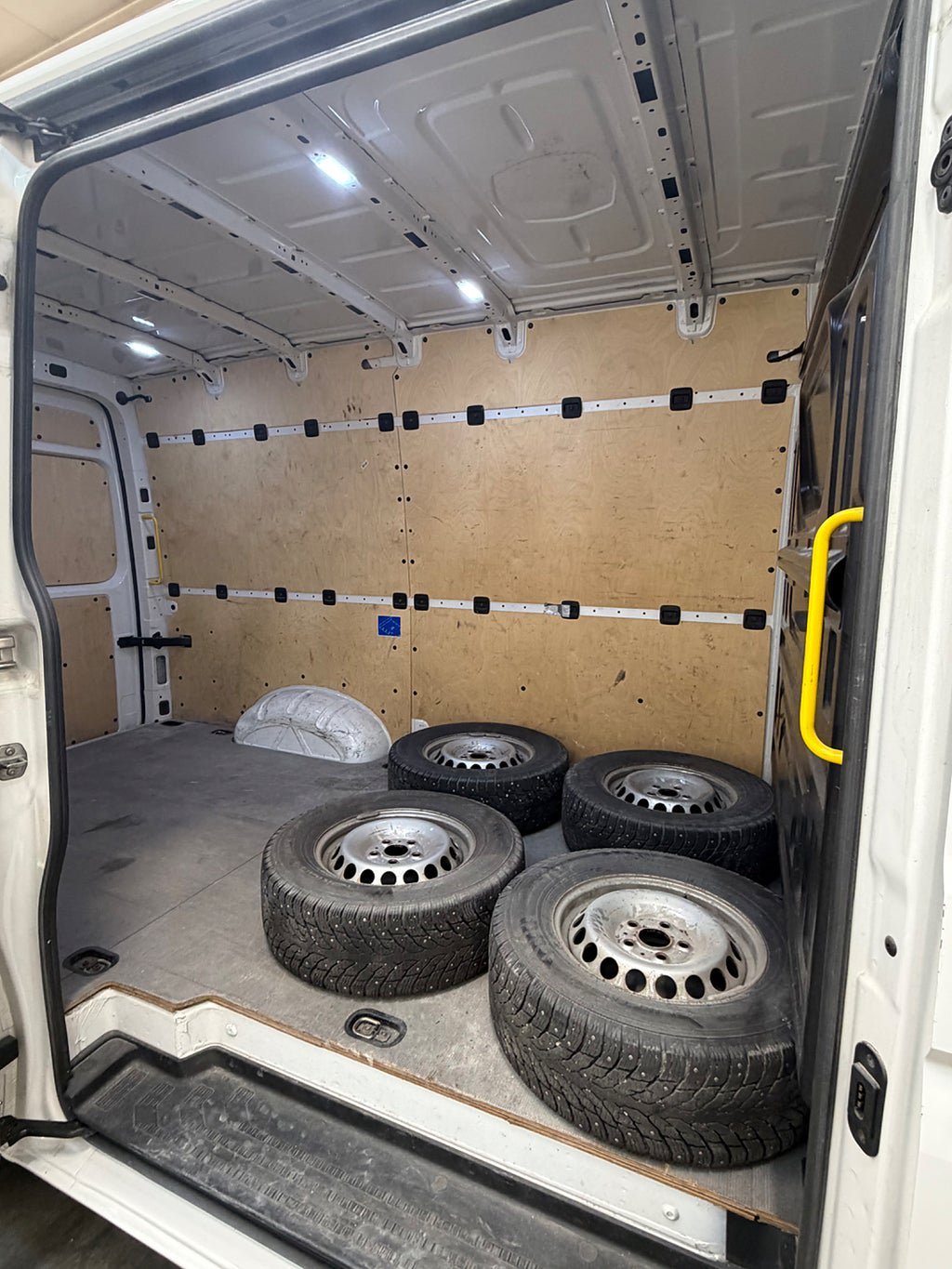 Vehicle Image 7