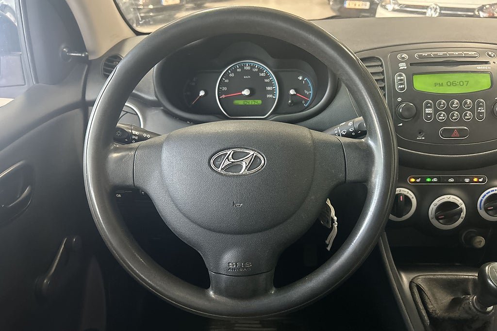 Vehicle Image 16