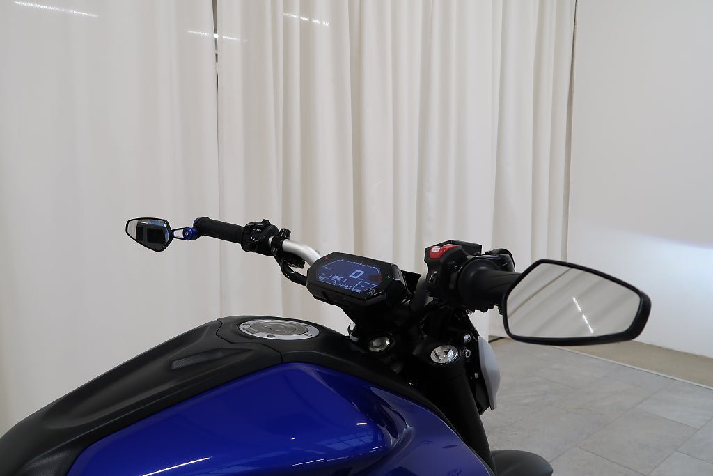 Vehicle Image 16