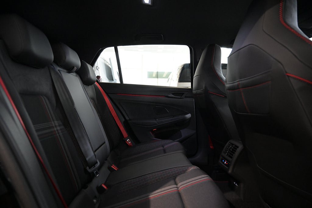 Vehicle Image 33