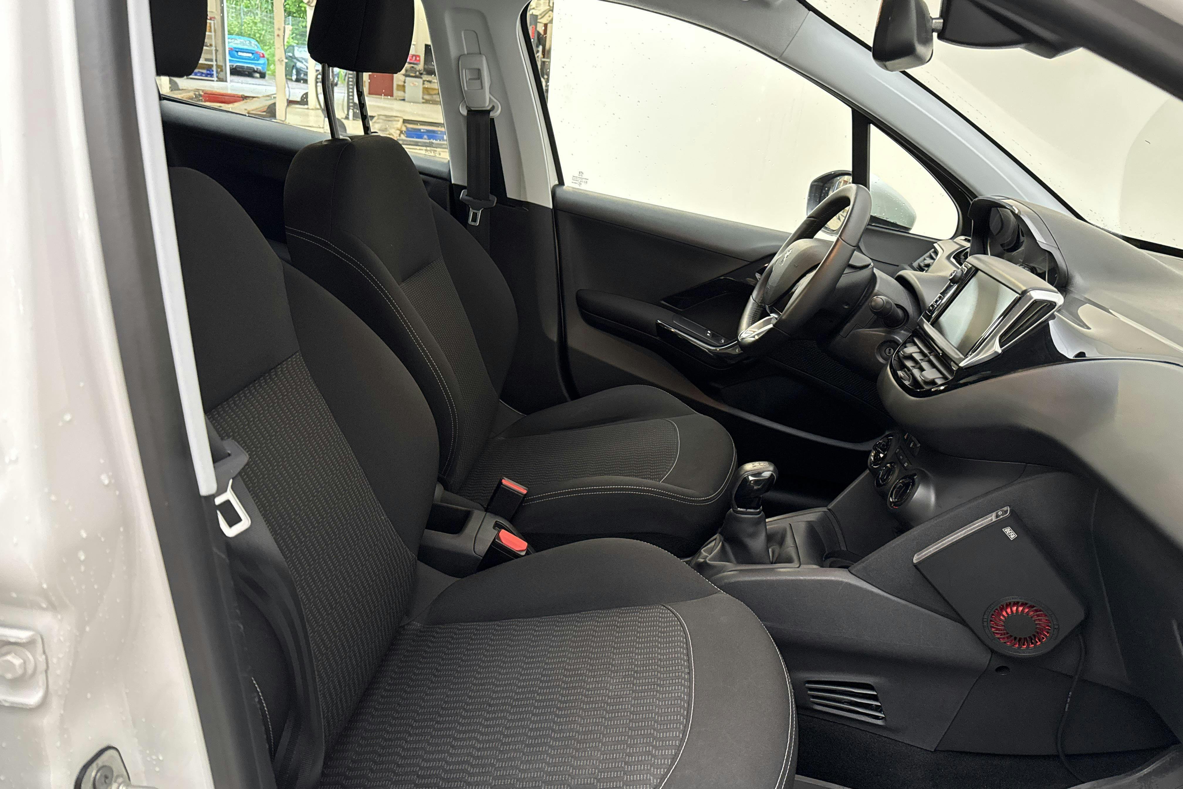 Vehicle Image 7