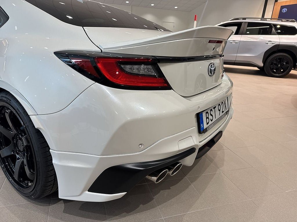 Vehicle Image 14
