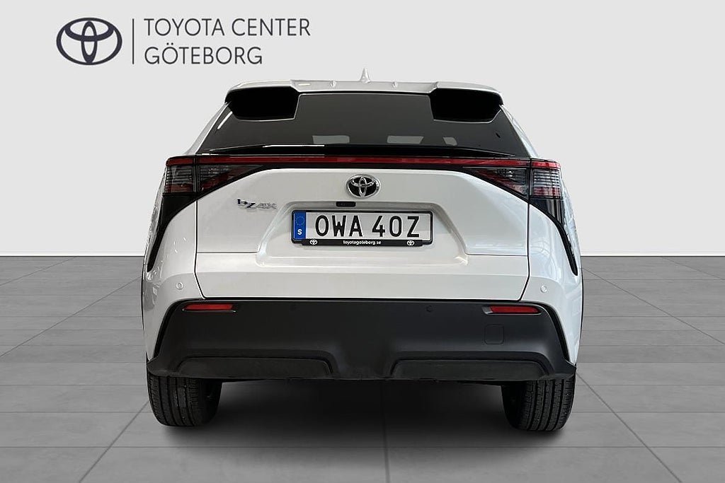 Vehicle Image 6