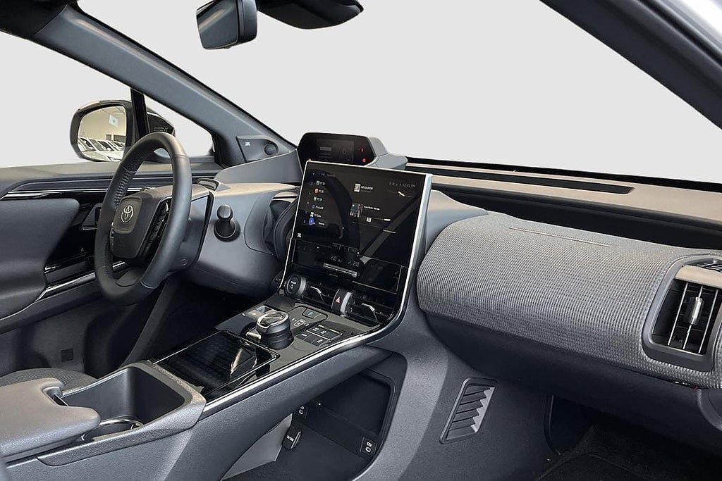 Vehicle Image 8