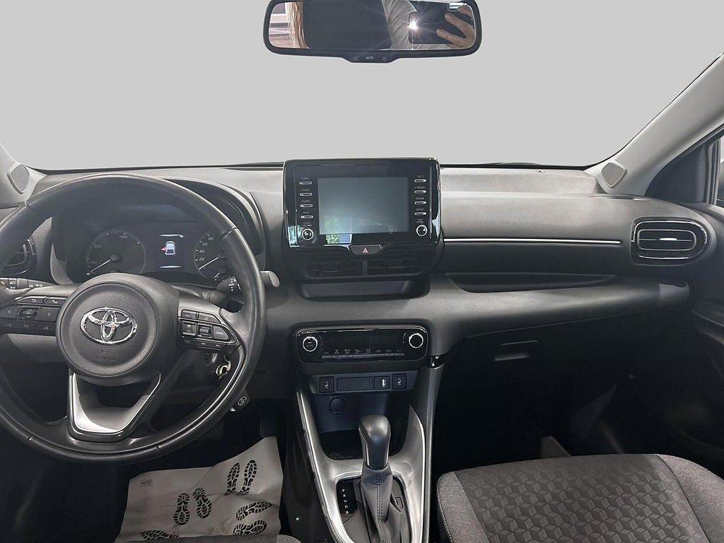 Vehicle Image 12