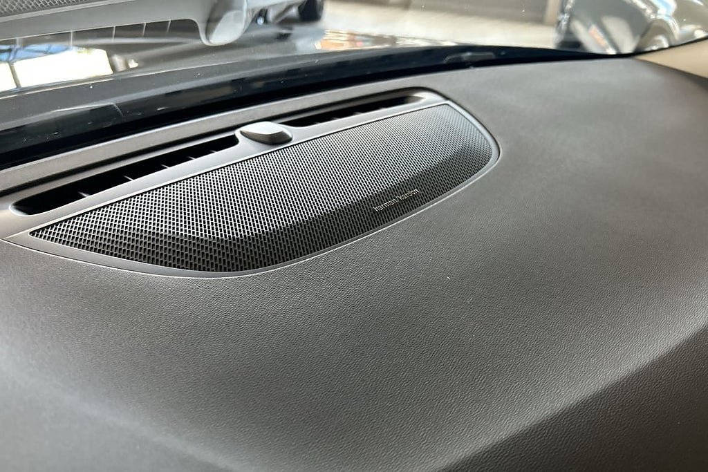 Vehicle Image 24