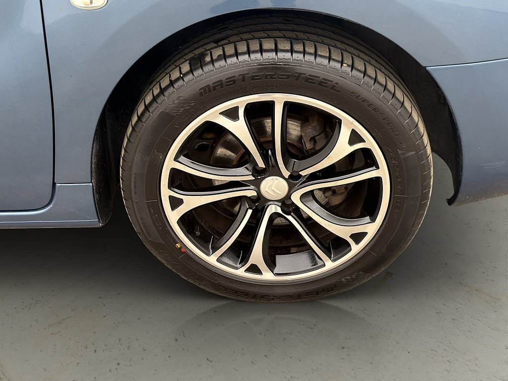 Vehicle Image 27