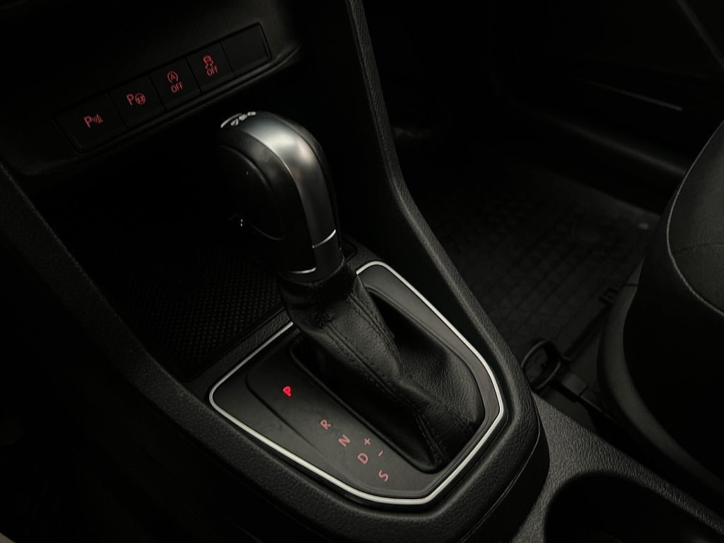 Vehicle Image 25