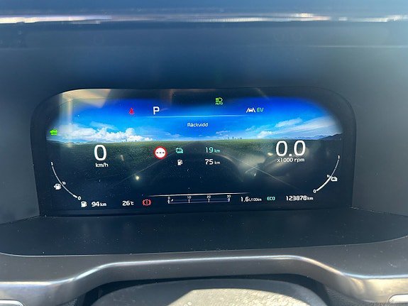 Vehicle Image 32
